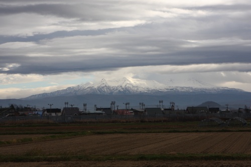 大雪山連峰に雪が積もる