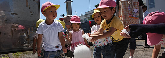 夏の雪遊び